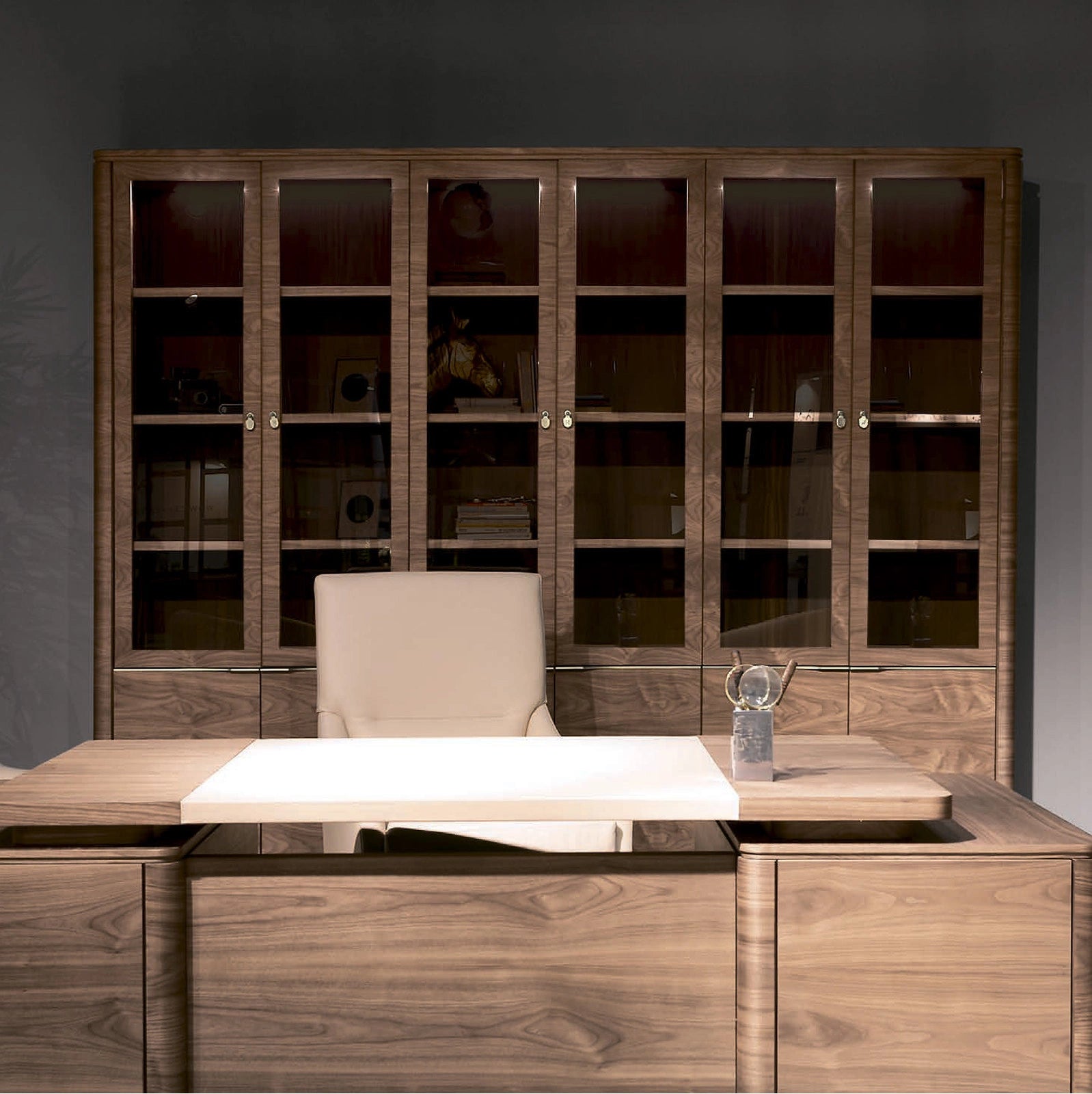 Grand Heritage Display Bookcase
